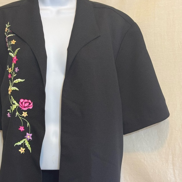 B-38 Sara Morgan Black with Floral Embroidered Short Sleeve Suit Jacket Size XL - Picture 4 of 16